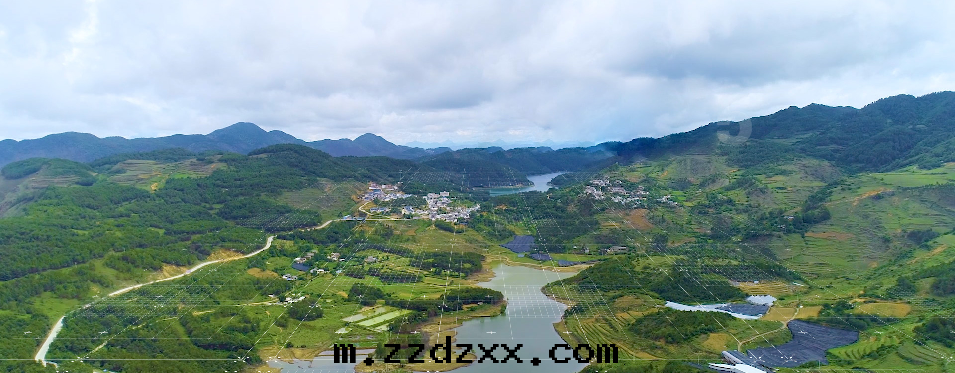 “夢里桃鄉(xiāng)”水(shuǐ)蜜桃基地(dì)